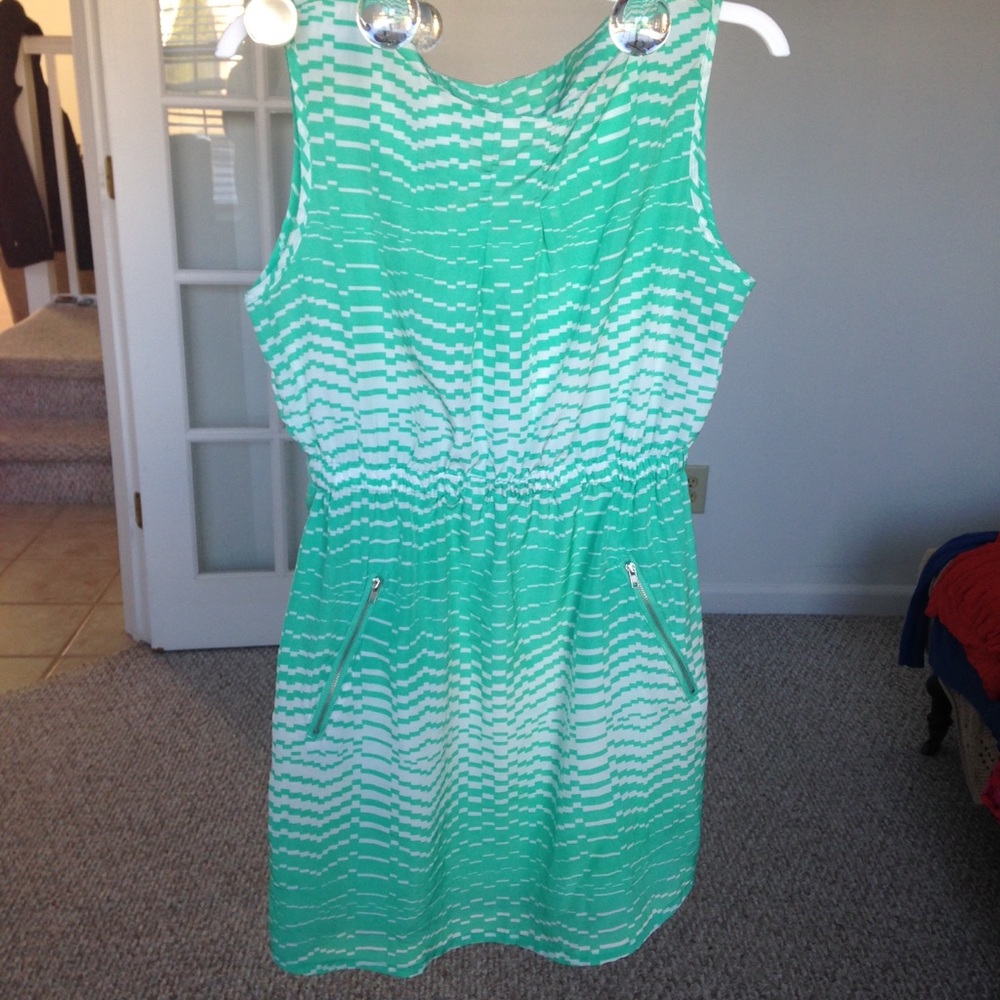 Lovely sleeveless dress with zipper pockets, Sz. L